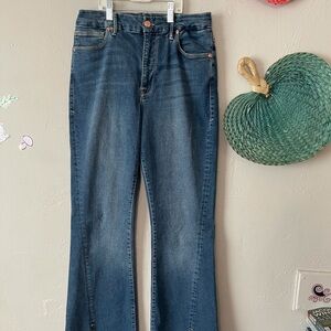 GOOD AMERICAN FLARE JEANS WITH SPLIT ON THE BOTTOM